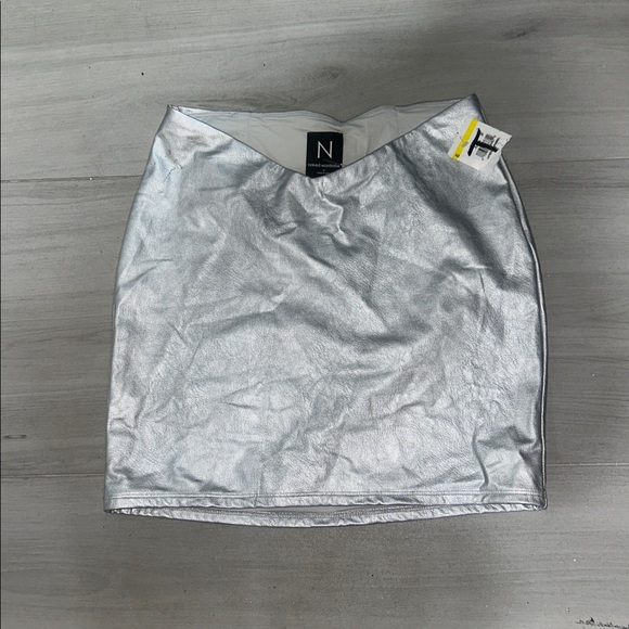NEW Naked Wardrobe Faux Leather Skirt Silver Metallic V-Waist - Picture 3 of 7